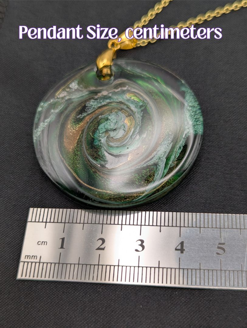 Size example pic of pendant size in centimeters, showing pendant is about 4.5 centimeters diameter.