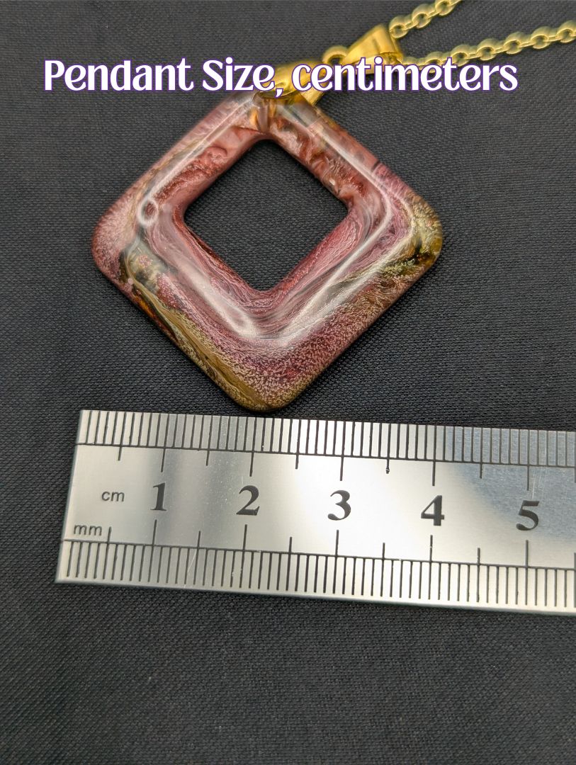 Size example pic of pendant size in centimeters, showing pendant is about 4 centimeters across