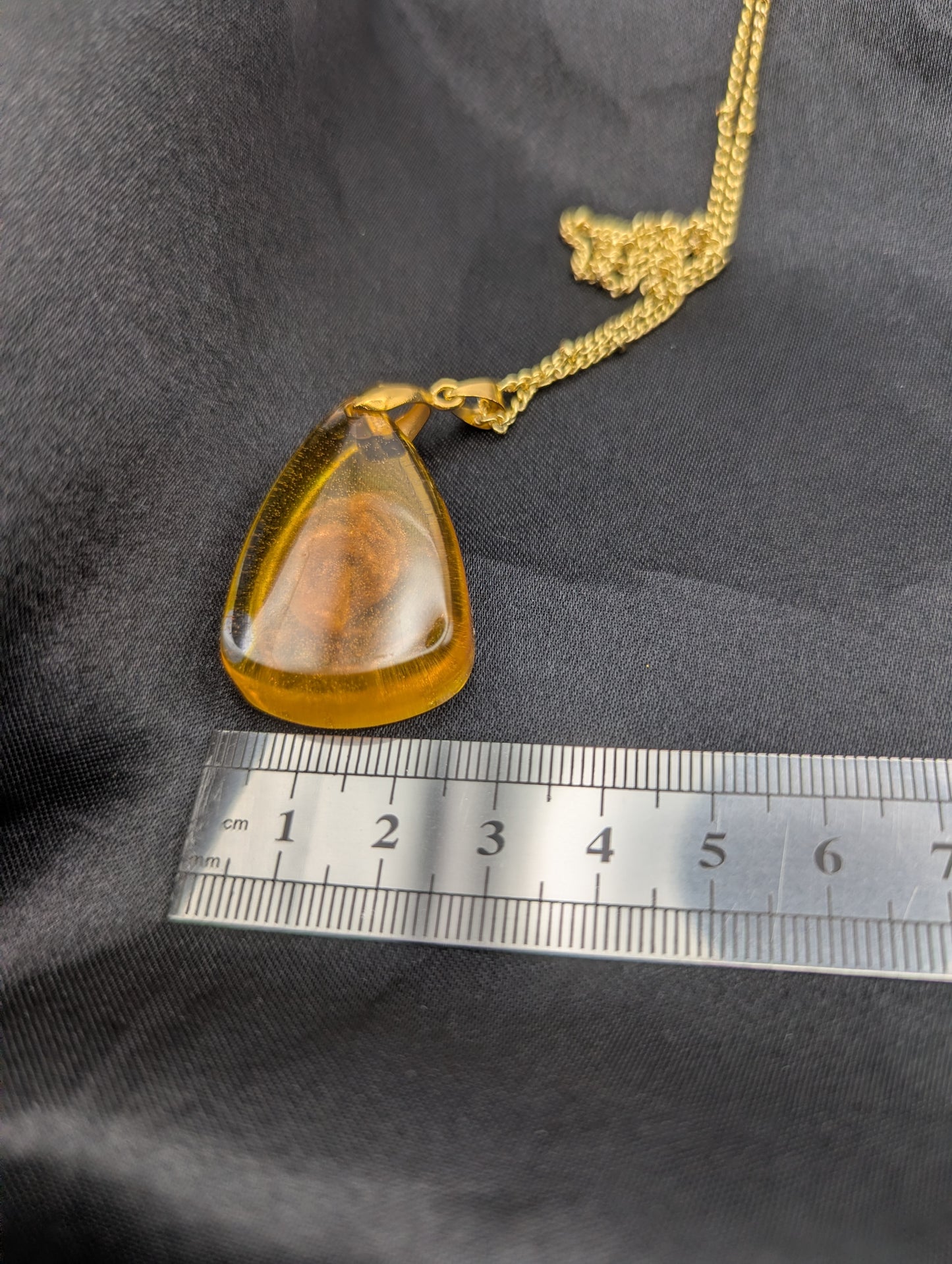 Size example pic of pendant size in centimeters, showing pendant is about 2.5 cm wide at the base