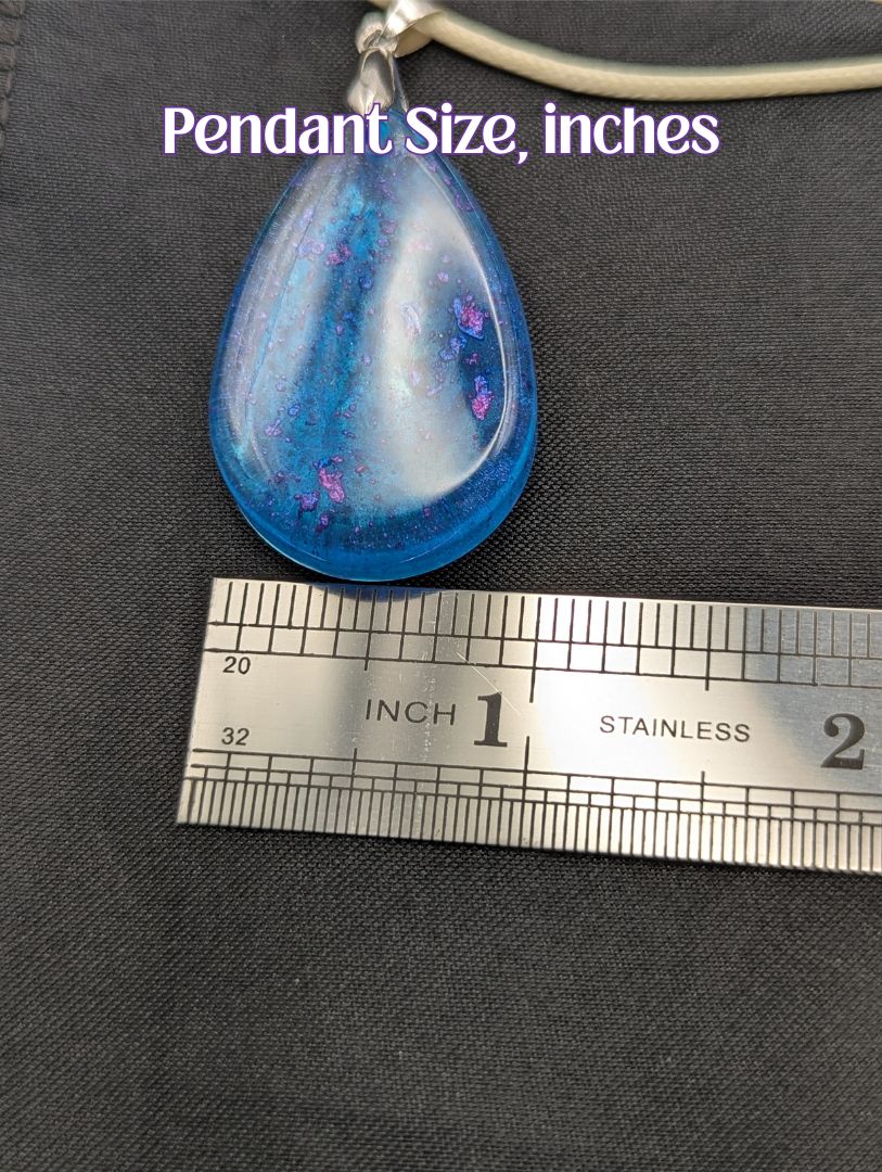 Size example pic of pendant size in inches, showing pendant is about 1 inch wide.